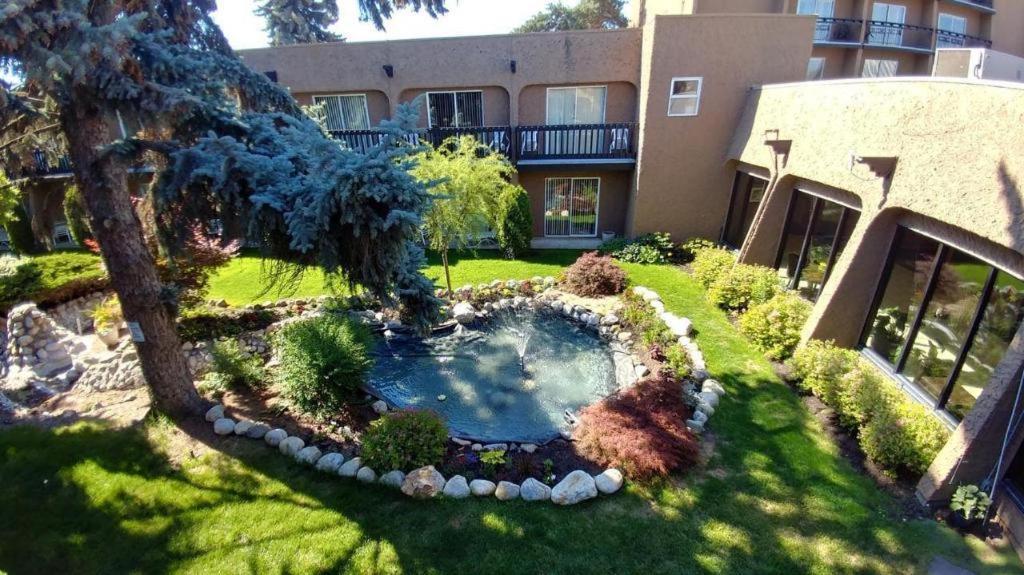 Riviera Village Green Hotel Complex Vernon Exterior foto